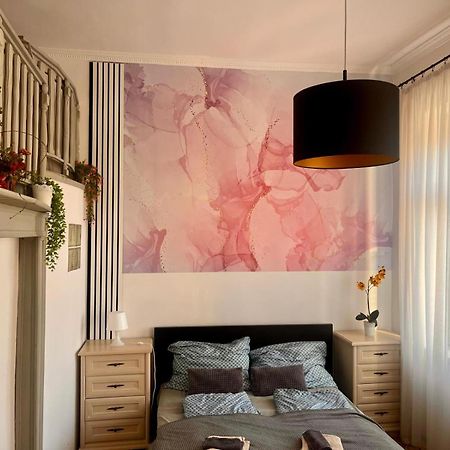 בודפשט Kalvaria With Balcony, Free Parking And Ac מראה חיצוני תמונה
