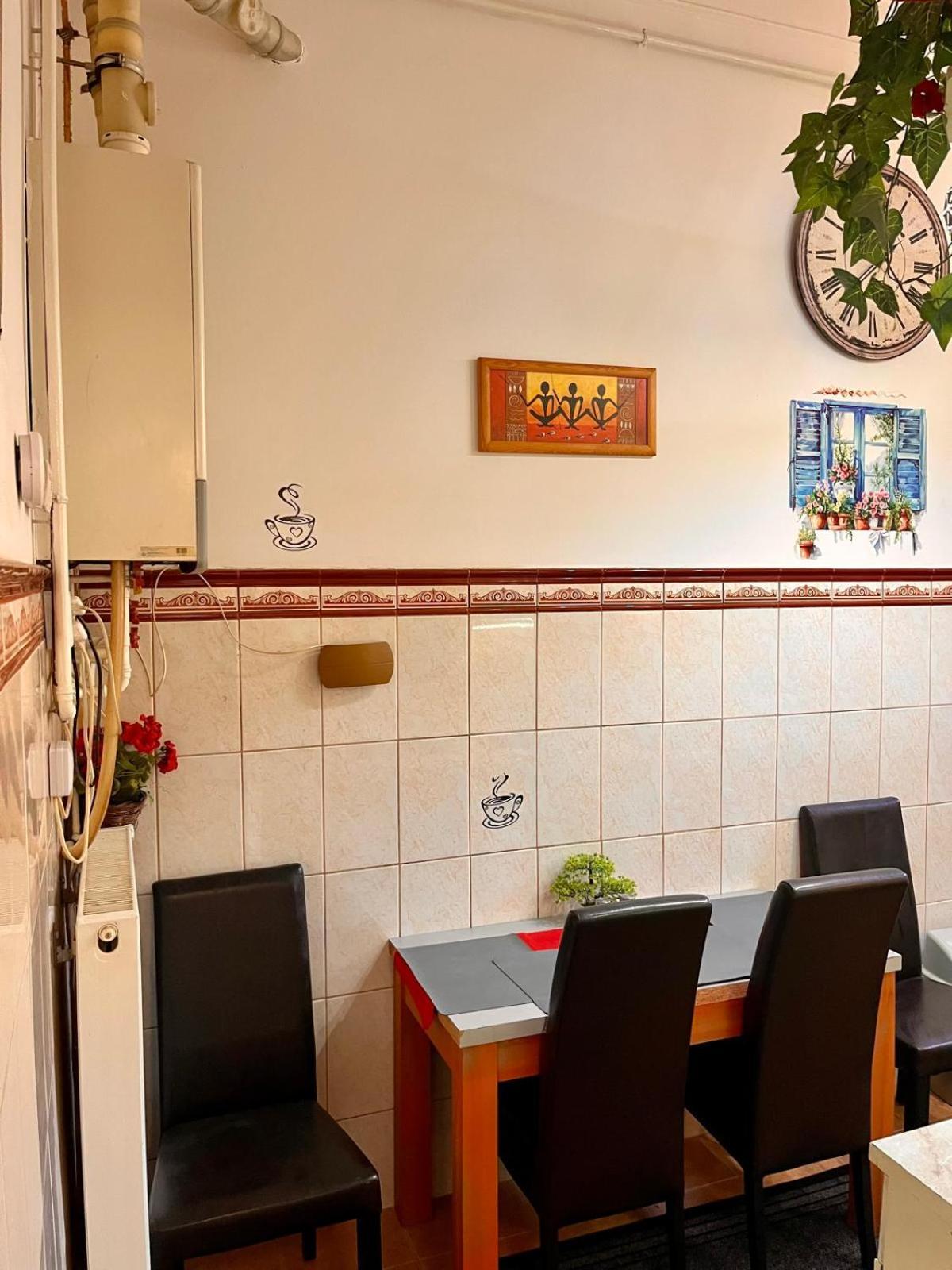 בודפשט Kalvaria With Balcony, Free Parking And Ac מראה חיצוני תמונה