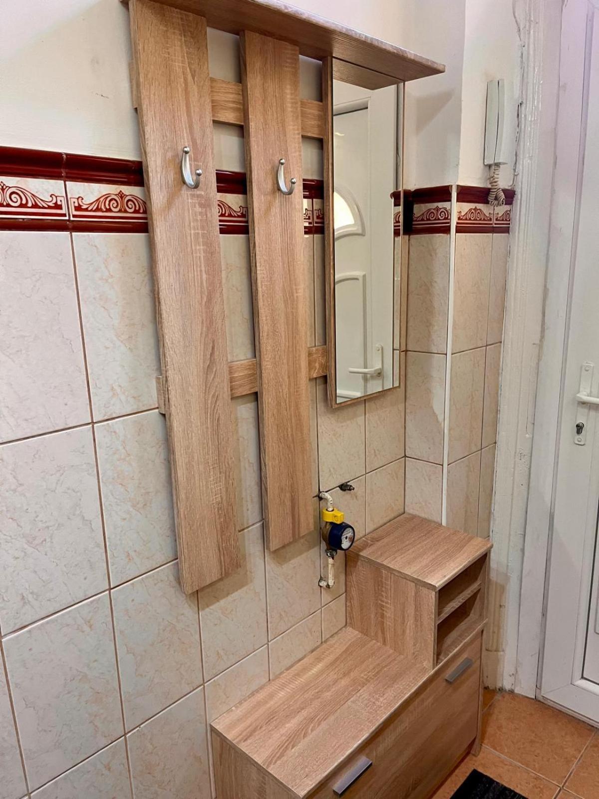 בודפשט Kalvaria With Balcony, Free Parking And Ac מראה חיצוני תמונה
