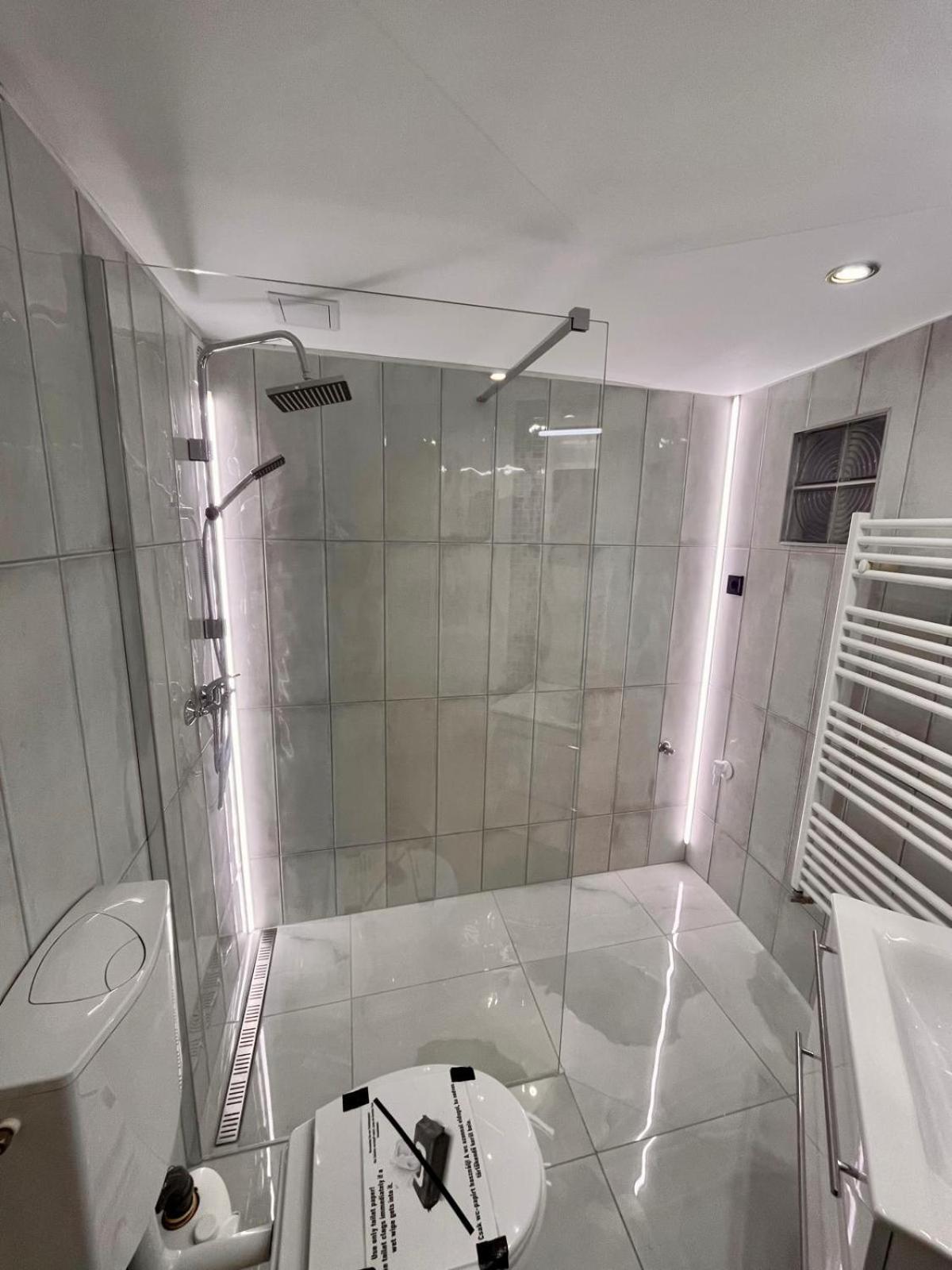 בודפשט Kalvaria With Balcony, Free Parking And Ac מראה חיצוני תמונה