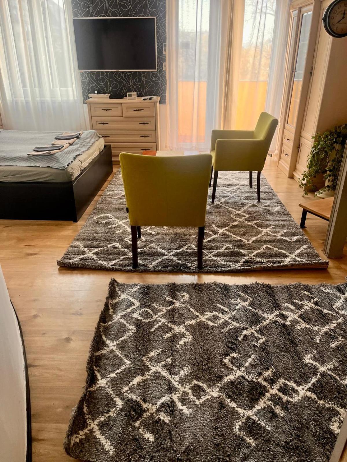 בודפשט Kalvaria With Balcony, Free Parking And Ac מראה חיצוני תמונה