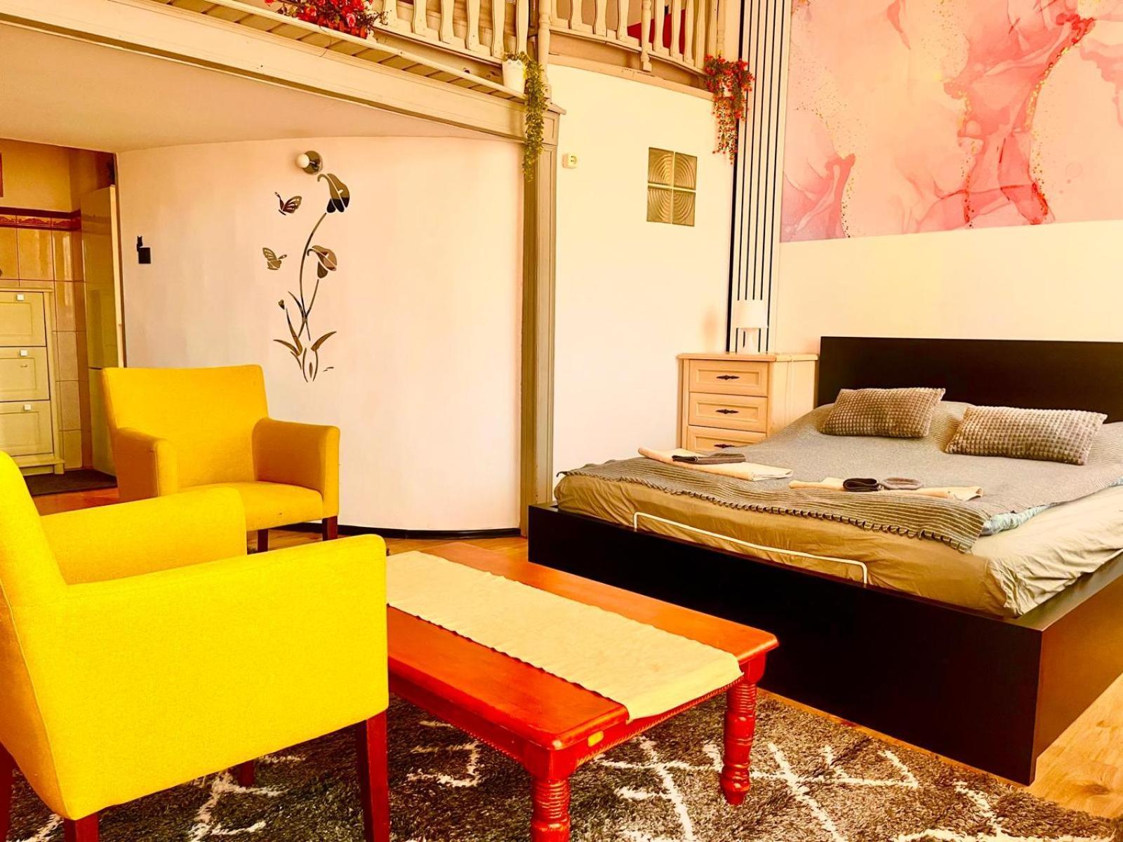 בודפשט Kalvaria With Balcony, Free Parking And Ac מראה חיצוני תמונה